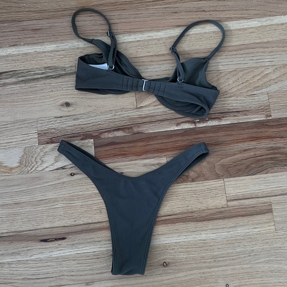 Abercrombie High Leg Cheeky Bikini - Picture 4 of 4